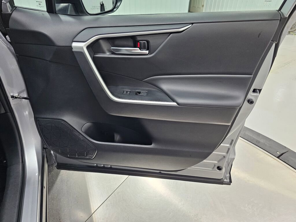 Used 2024 Toyota RAV4 XLE image 25