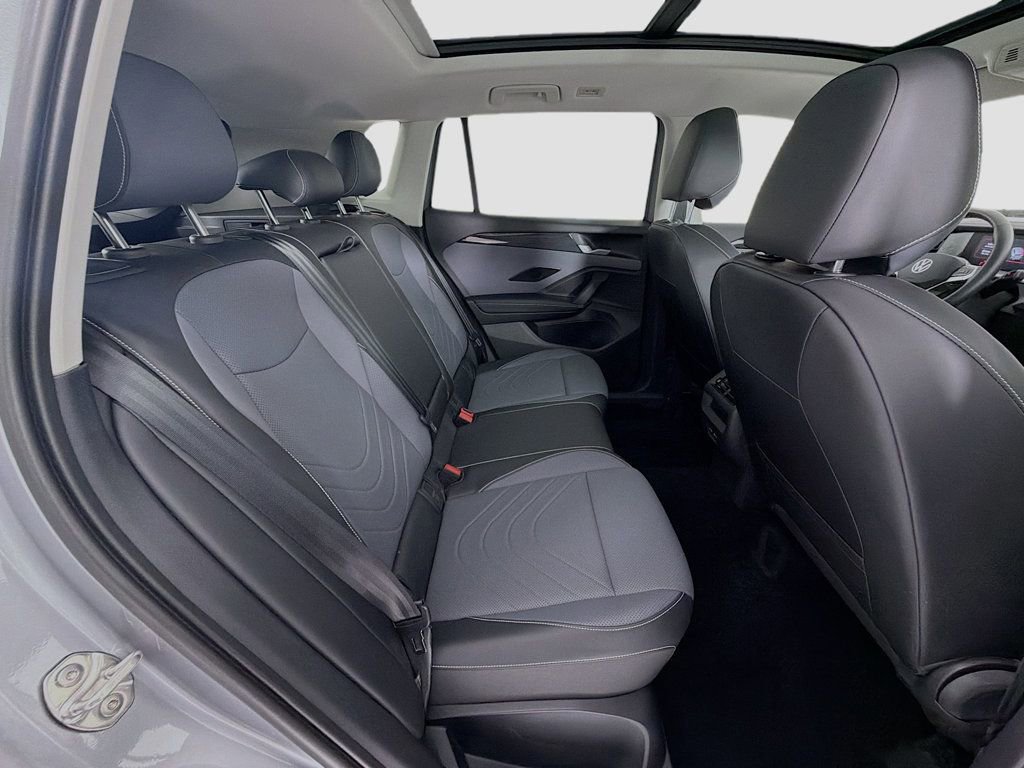 Used 2025 Volkswagen Tiguan SE image 29