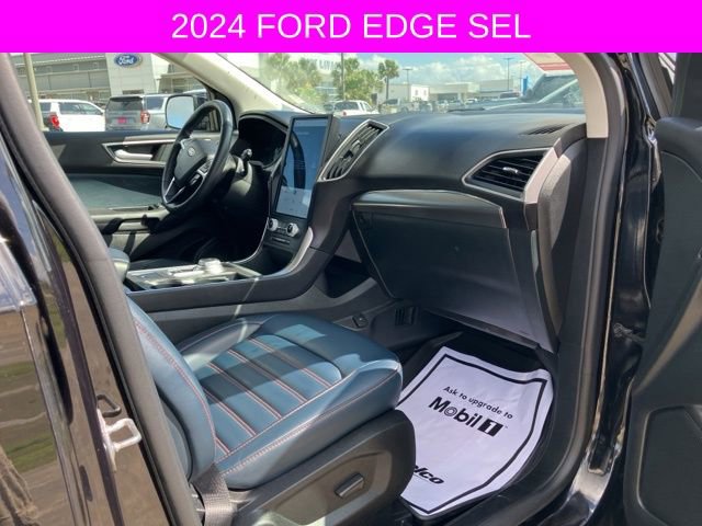 Used 2024 Ford Edge SEL w/ Sport Appearance Package image 12