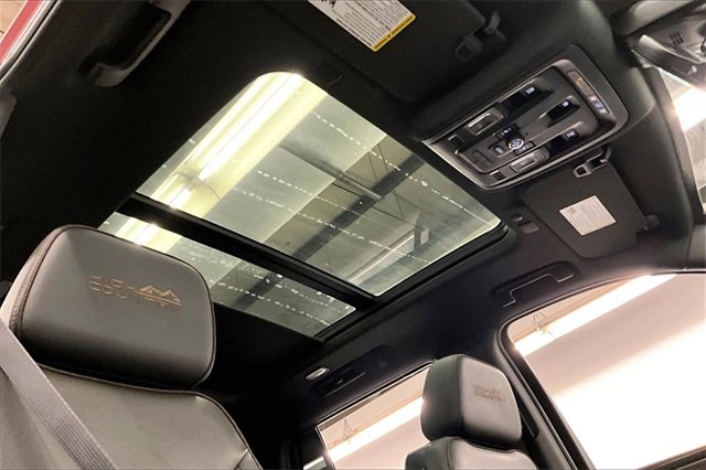 Used 2021 Chevrolet Tahoe High Country w/ Premium Package image 16