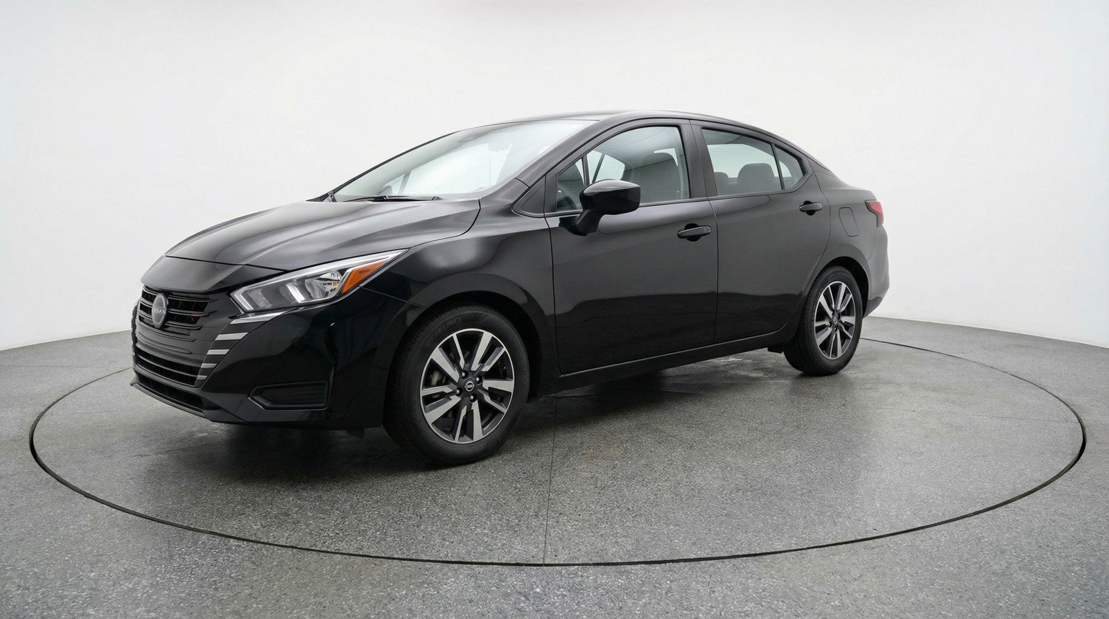 Used 2025 Nissan Versa SV image 3