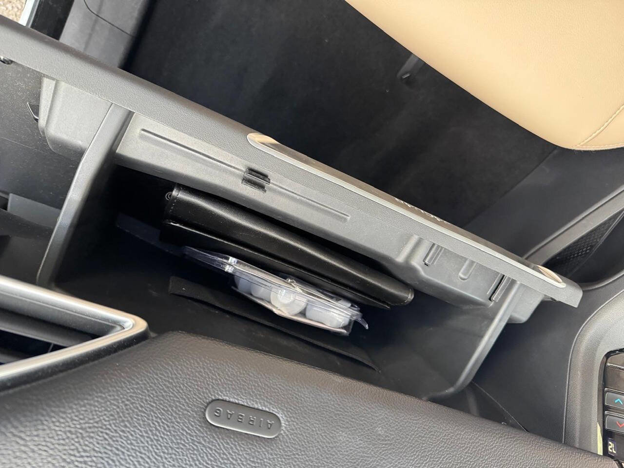 Used 2018 Jaguar F-PACE Premium image 40