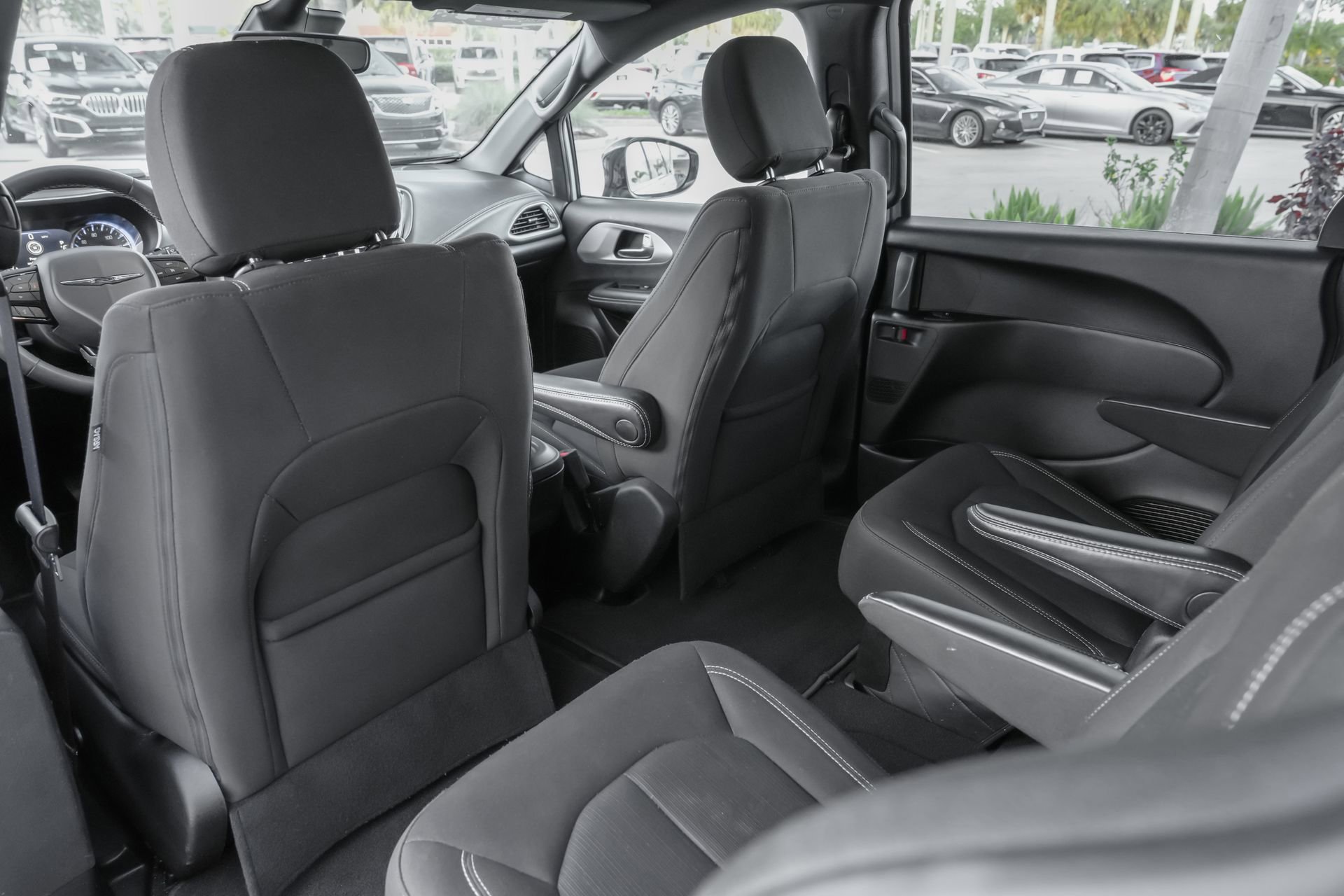 Used 2024 Chrysler Pacifica Touring image 32