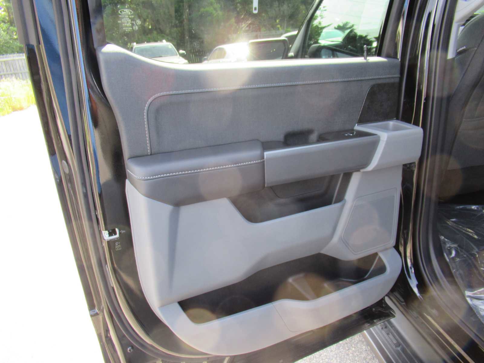 New 2025 Ford F150 Lightning XLT image 14