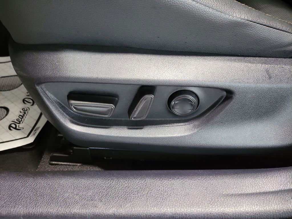 Used 2025 Toyota Camry XLE image 8