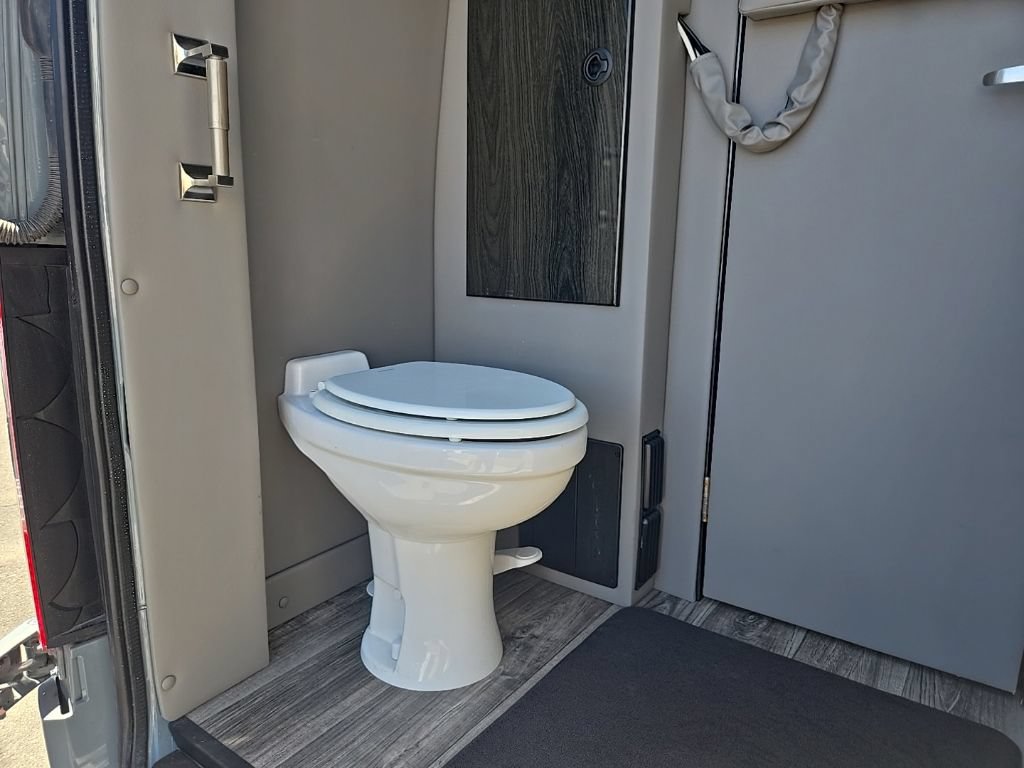 Used 2023 Mercedes-Benz Sprinter 3500 image 23
