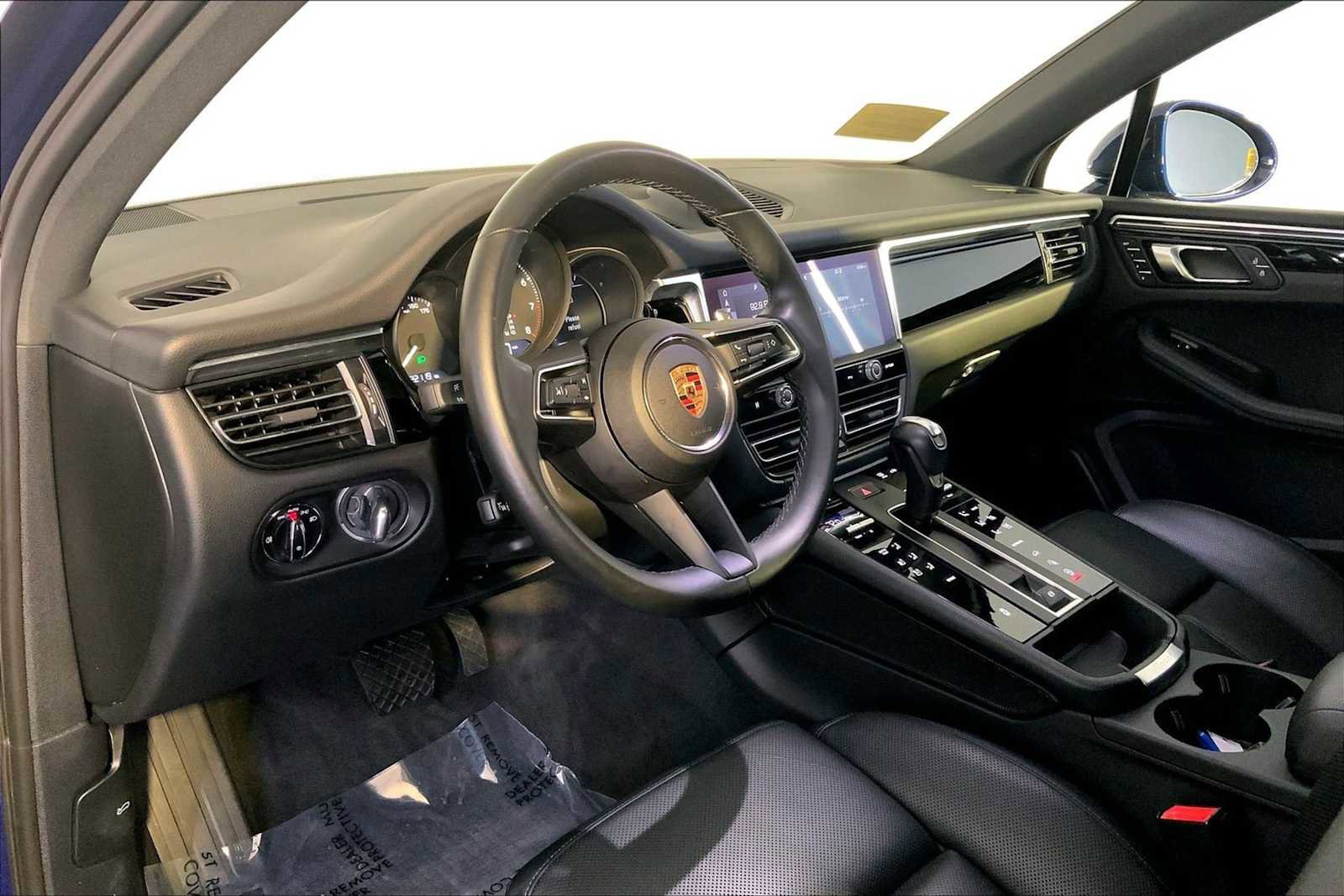 Certified 2024 Porsche Macan image 4