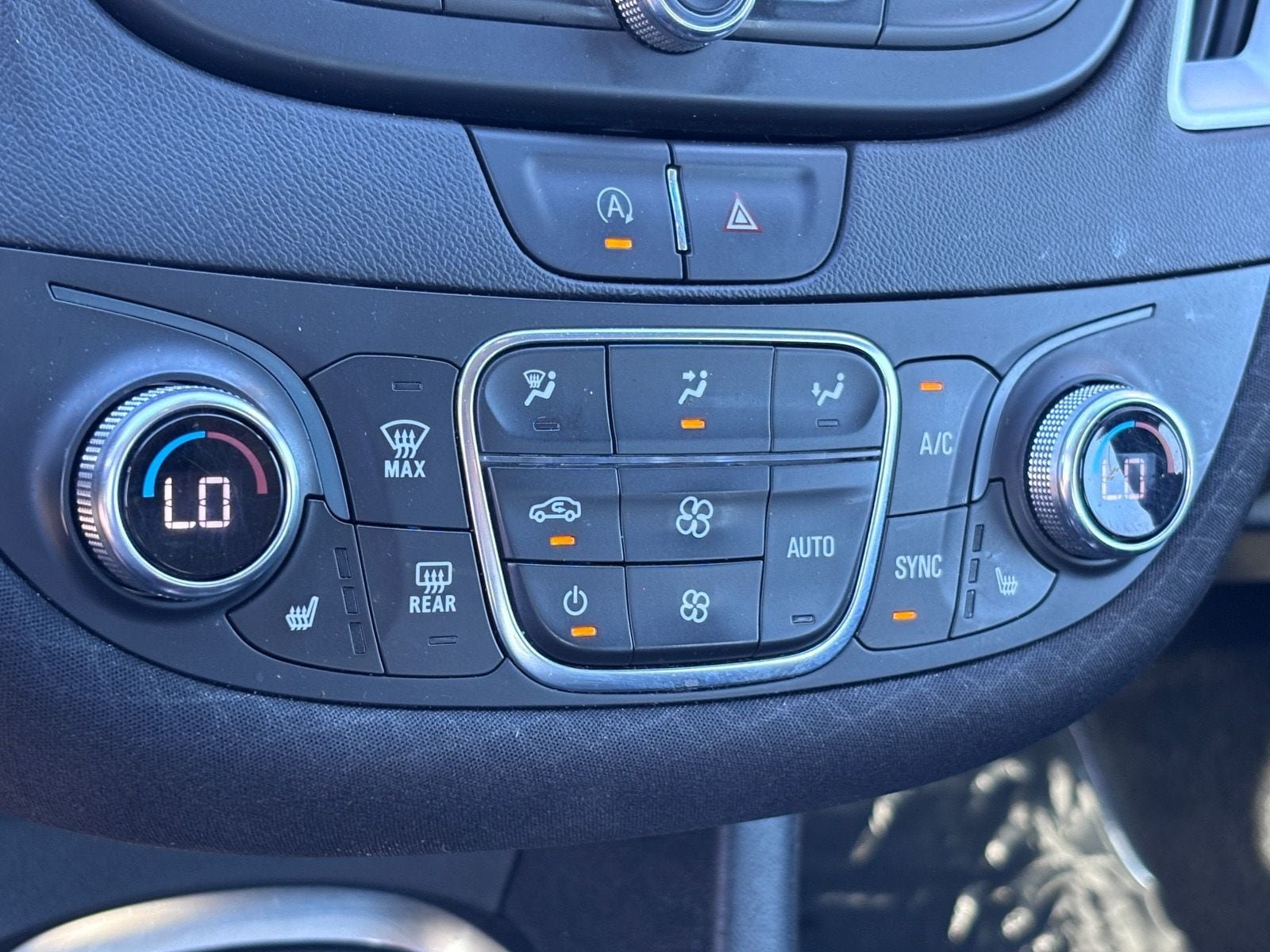Used 2022 Chevrolet Malibu LT FWD image 28