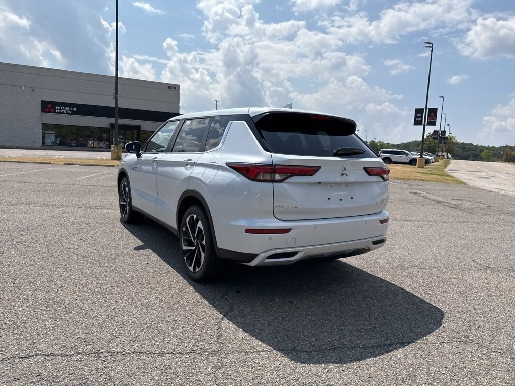 New 2025 Mitsubishi Outlander SE image 10