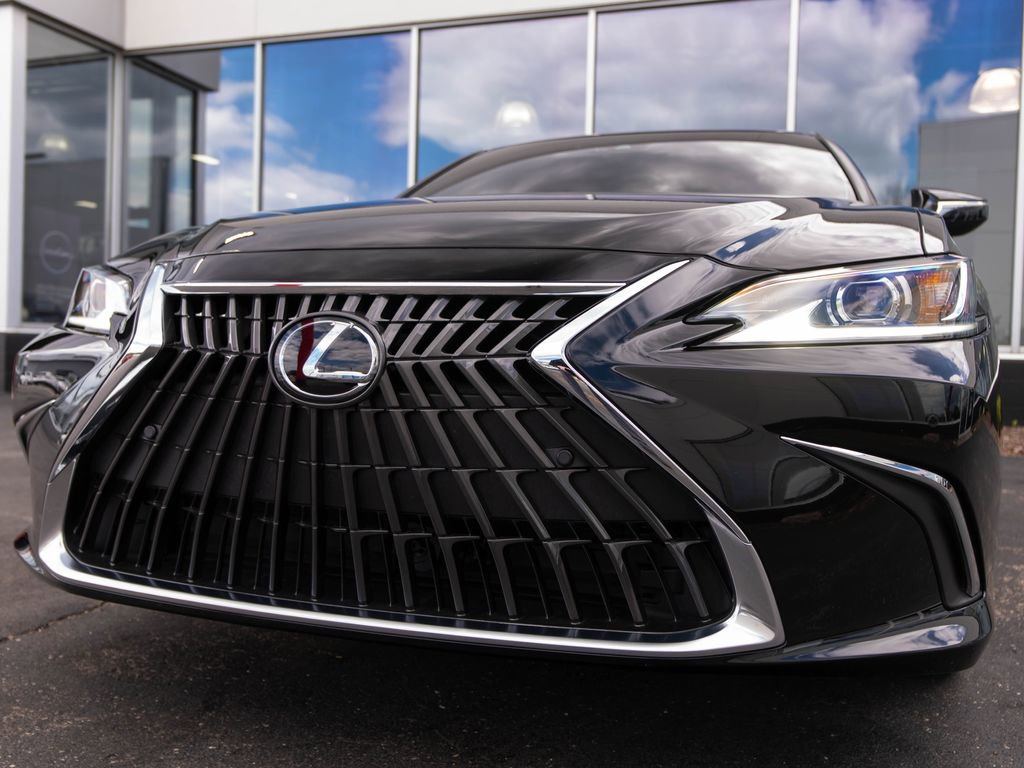 Used 2025 Lexus ES 300h w/ Premium Package FWD image 13