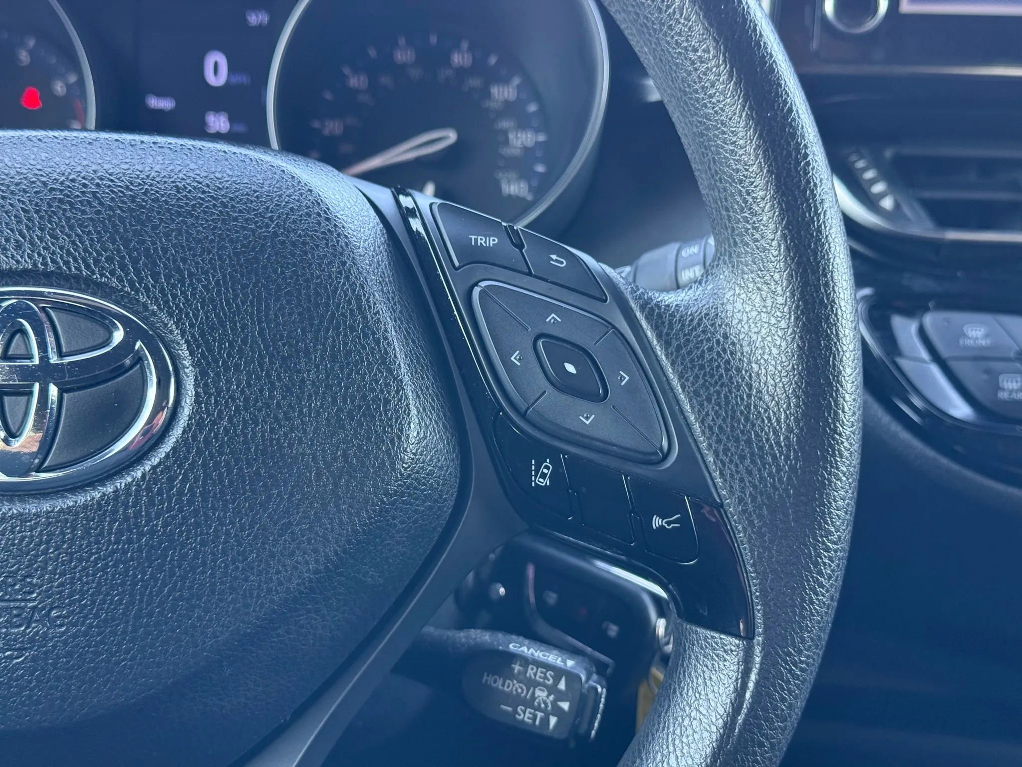 Used 2019 Toyota C-HR LE image 16