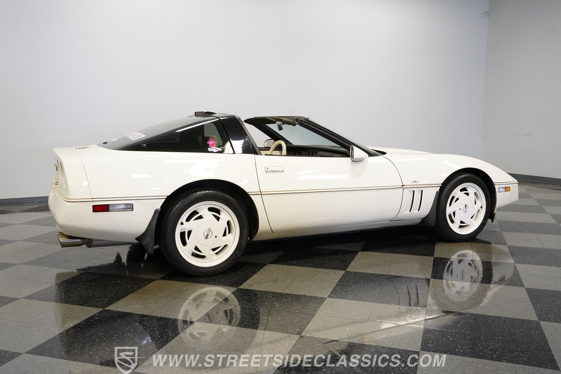 Used 1988 Chevrolet Corvette Coupe RWD image 14
