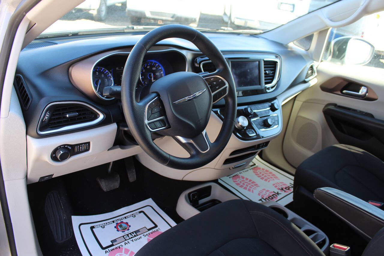 Used 2019 Chrysler Pacifica LX image 8