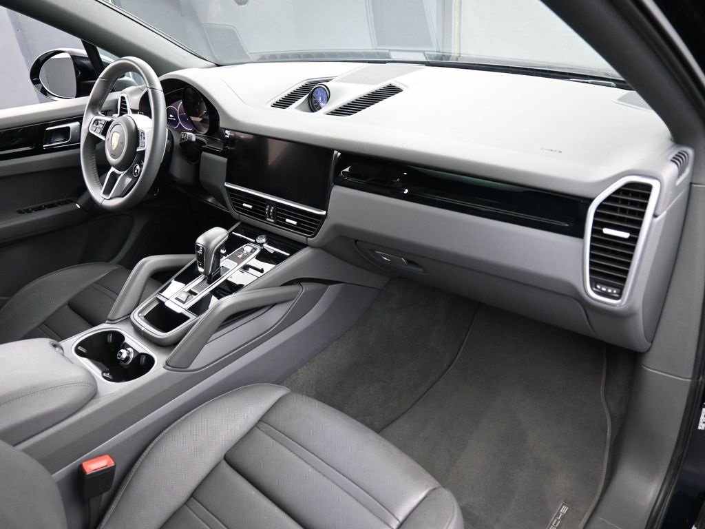 Certified 2021 Porsche Cayenne Coupe image 32