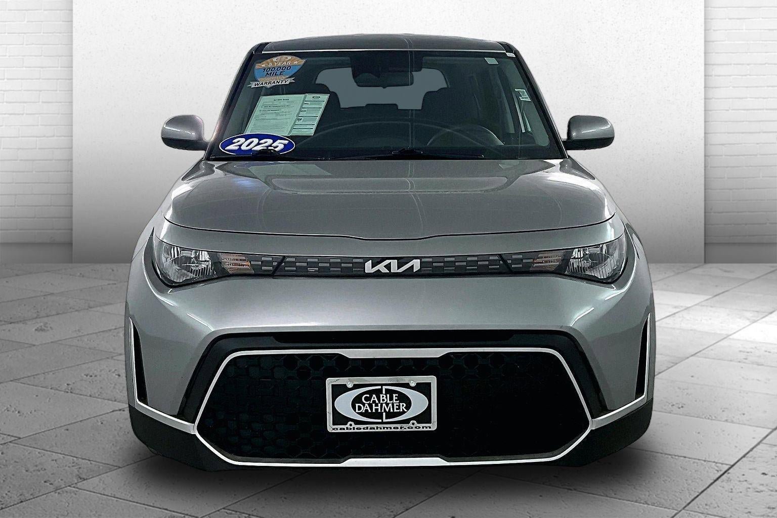 Used 2025 Kia Soul LX FWD image 2