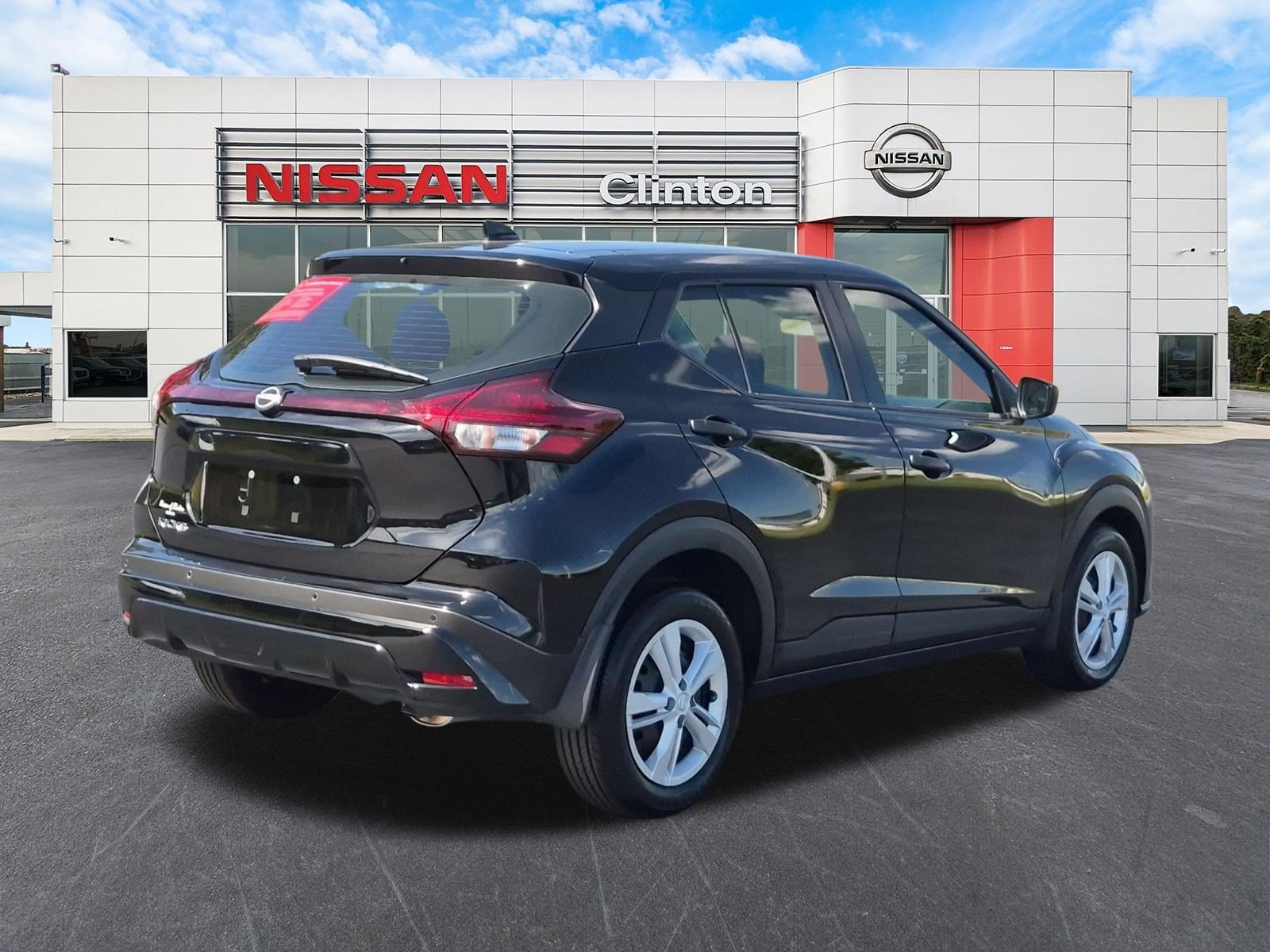 Used 2025 Nissan Kicks Play S FWD image 3