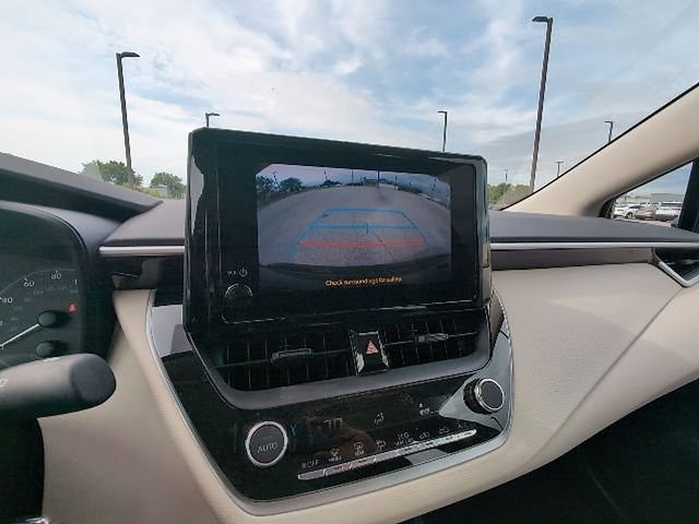 Used 2025 Toyota Corolla LE FWD image 12