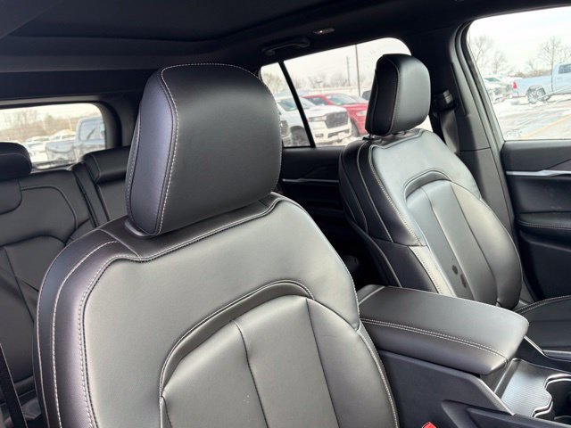 New 2026 Jeep Grand Cherokee Limited w/ Limited Altitude Package AWD/4WD image 32