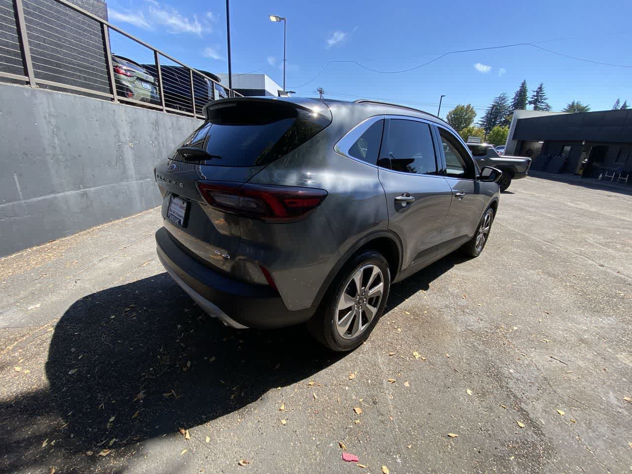 Used 2025 Ford Escape Platinum AWD/4WD image 6