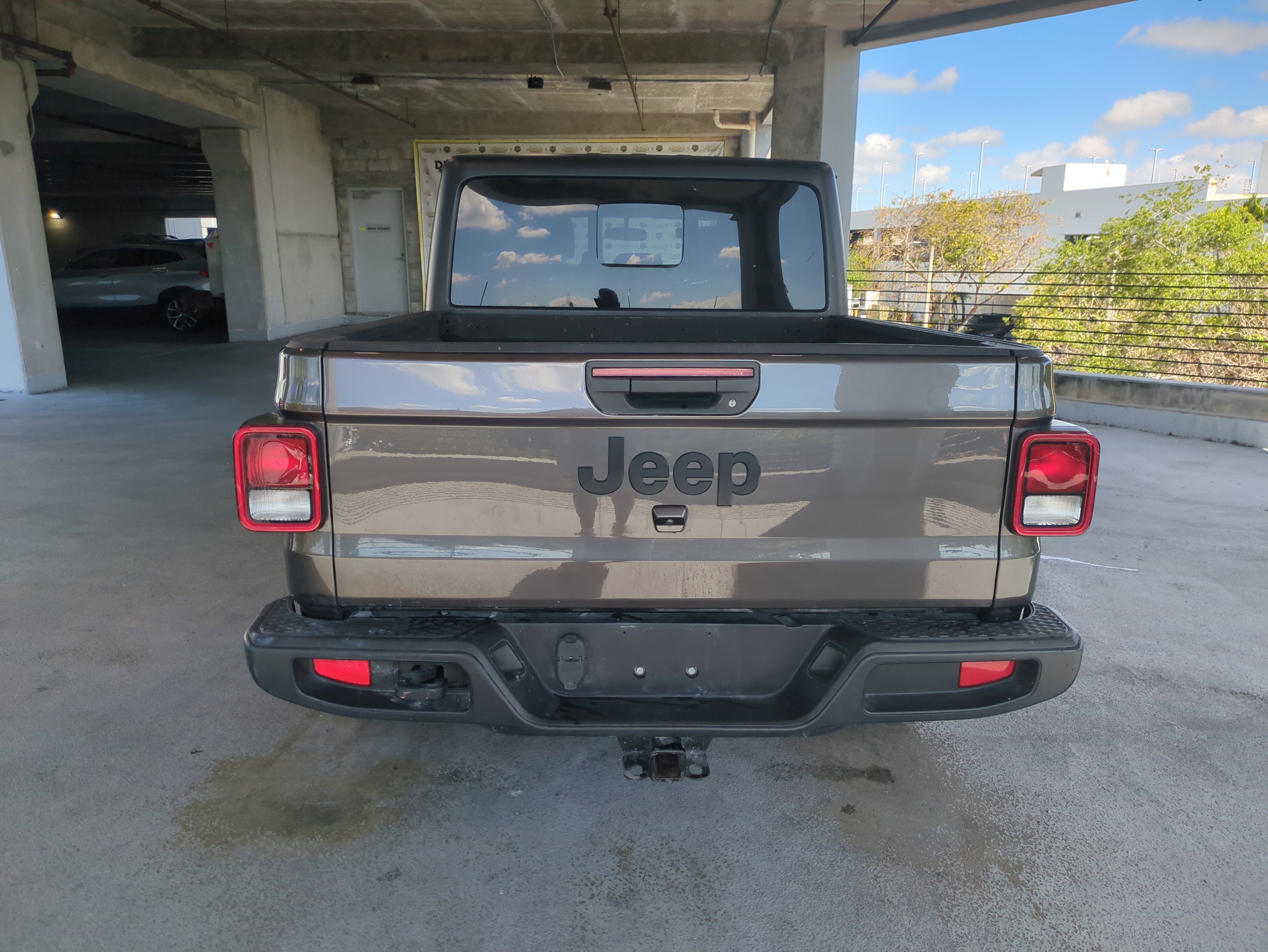 Used 2022 Jeep Gladiator Sport AWD/4WD image 6