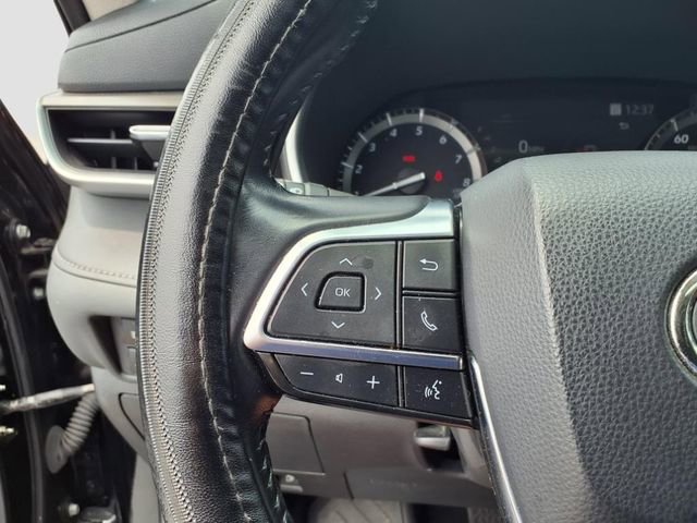 Used 2021 Toyota Highlander XLE AWD/4WD image 21