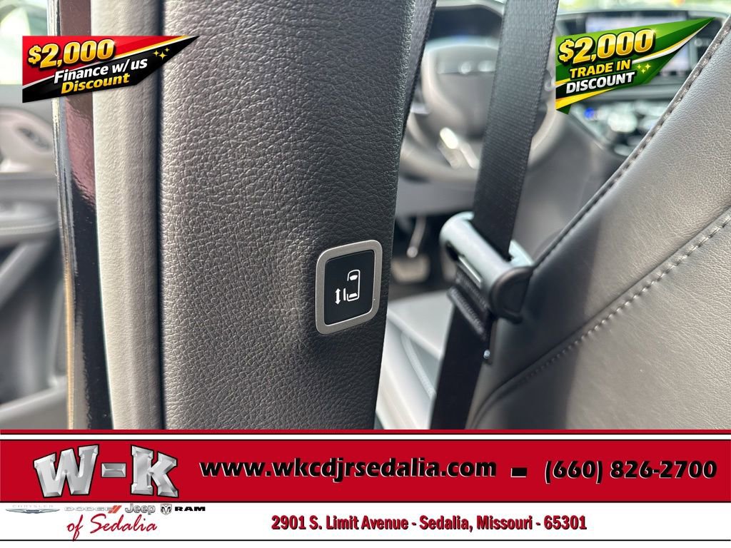 New 2026 Chrysler Pacifica Select image 18