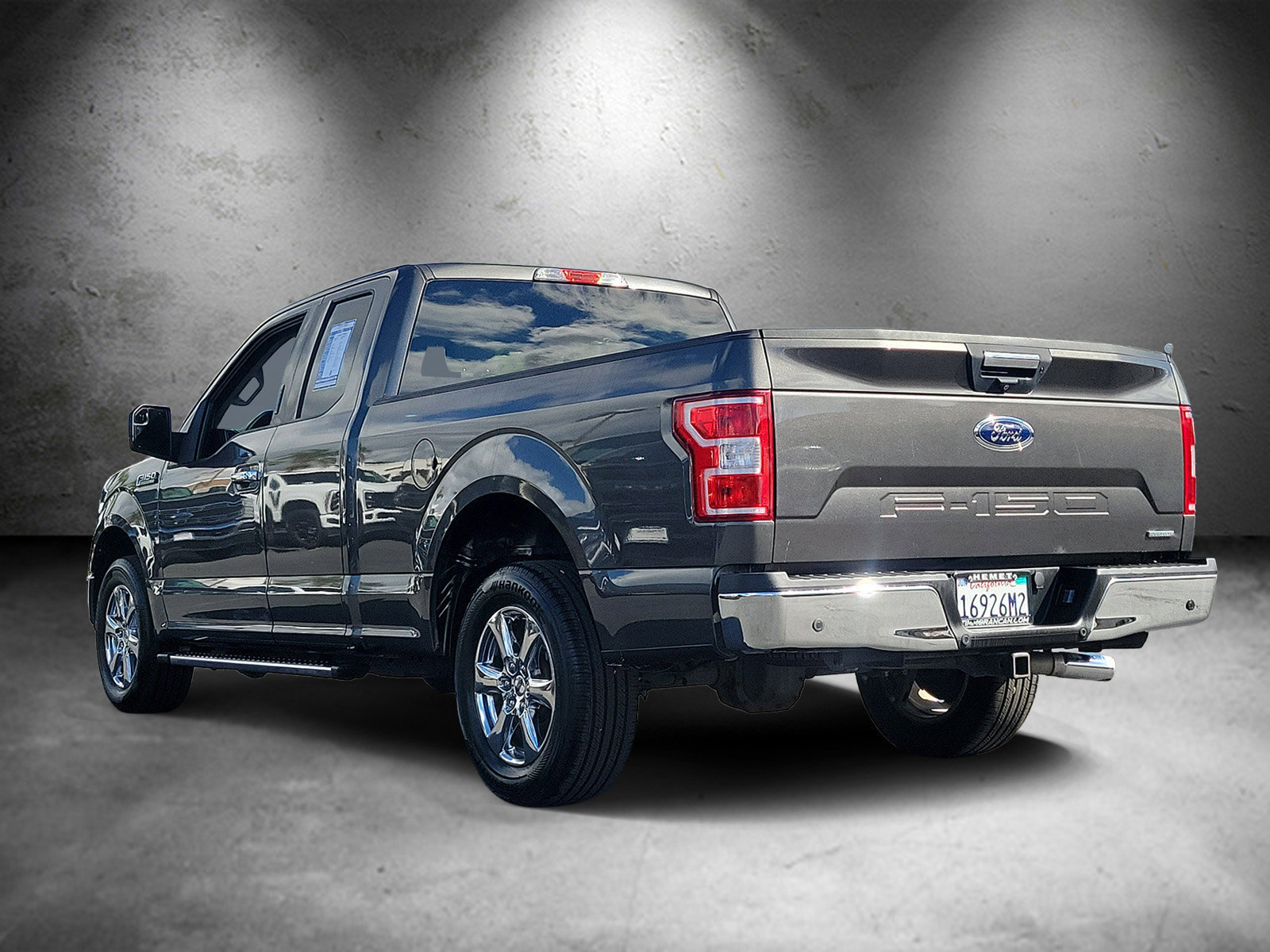 Used 2018 Ford F150 XLT w/ Equipment Group 302A Luxury RWD image 4