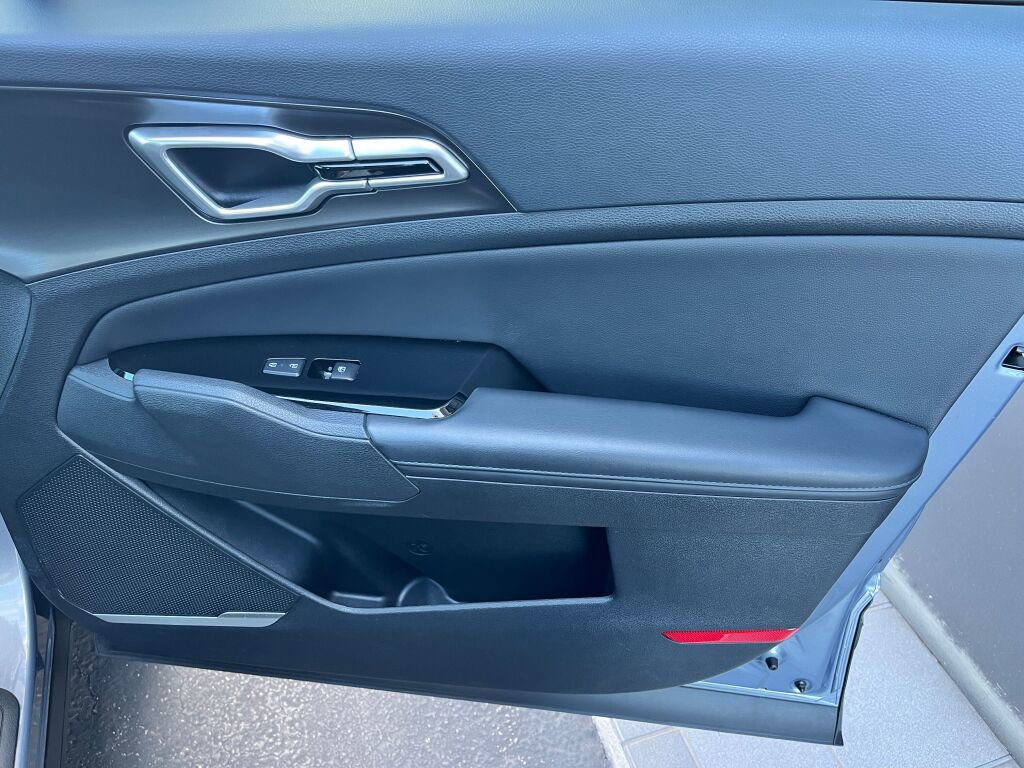 Used 2024 Kia Sportage EX FWD image 30