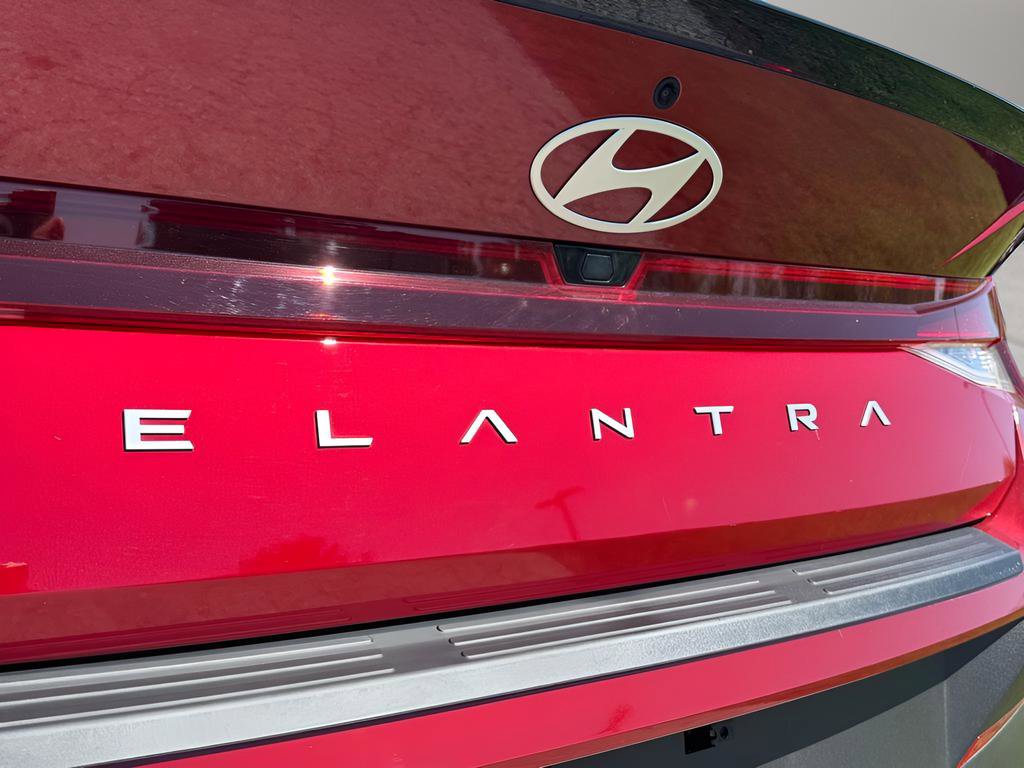 Used 2025 Hyundai Elantra Sport FWD image 9