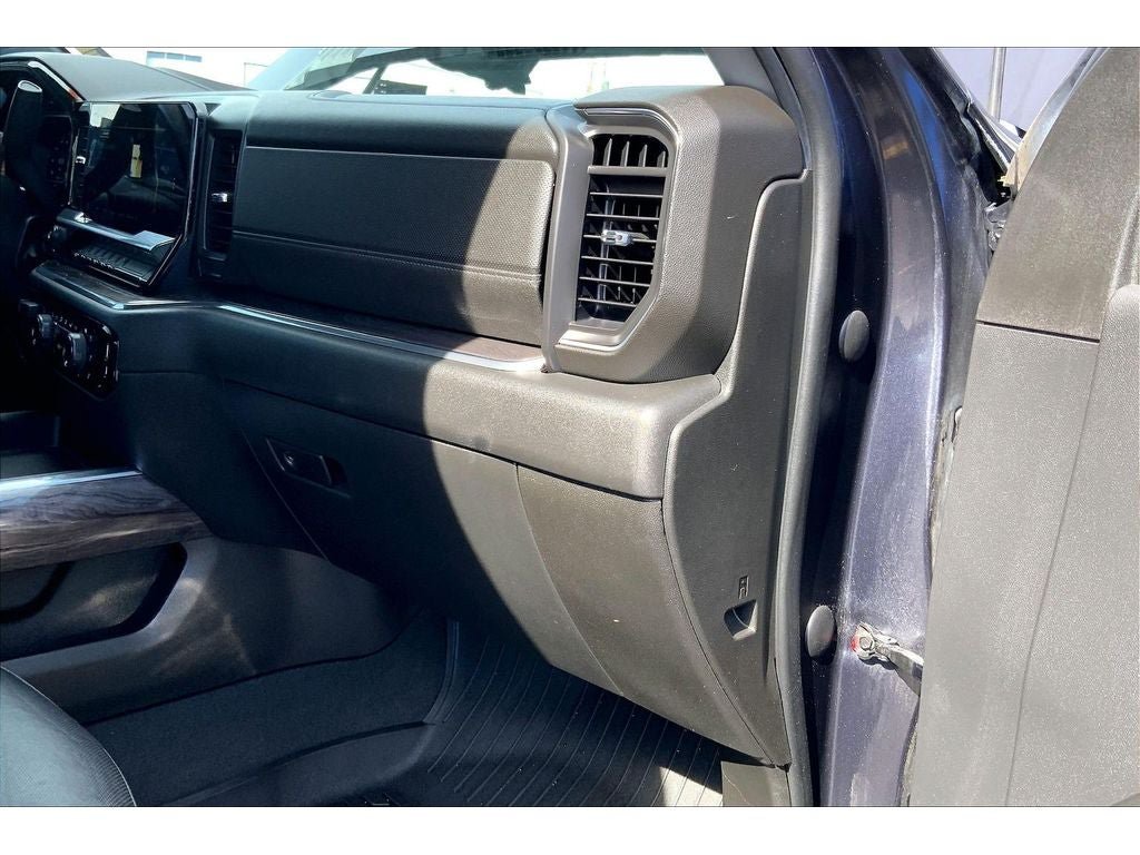 Used 2024 Chevrolet Silverado 3500 LTZ w/ LTZ Convenience Package AWD/4WD image 18