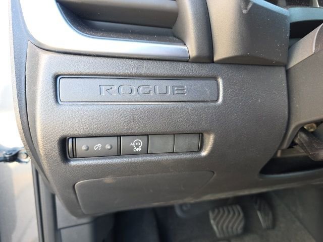 Used 2023 Nissan Rogue S image 14