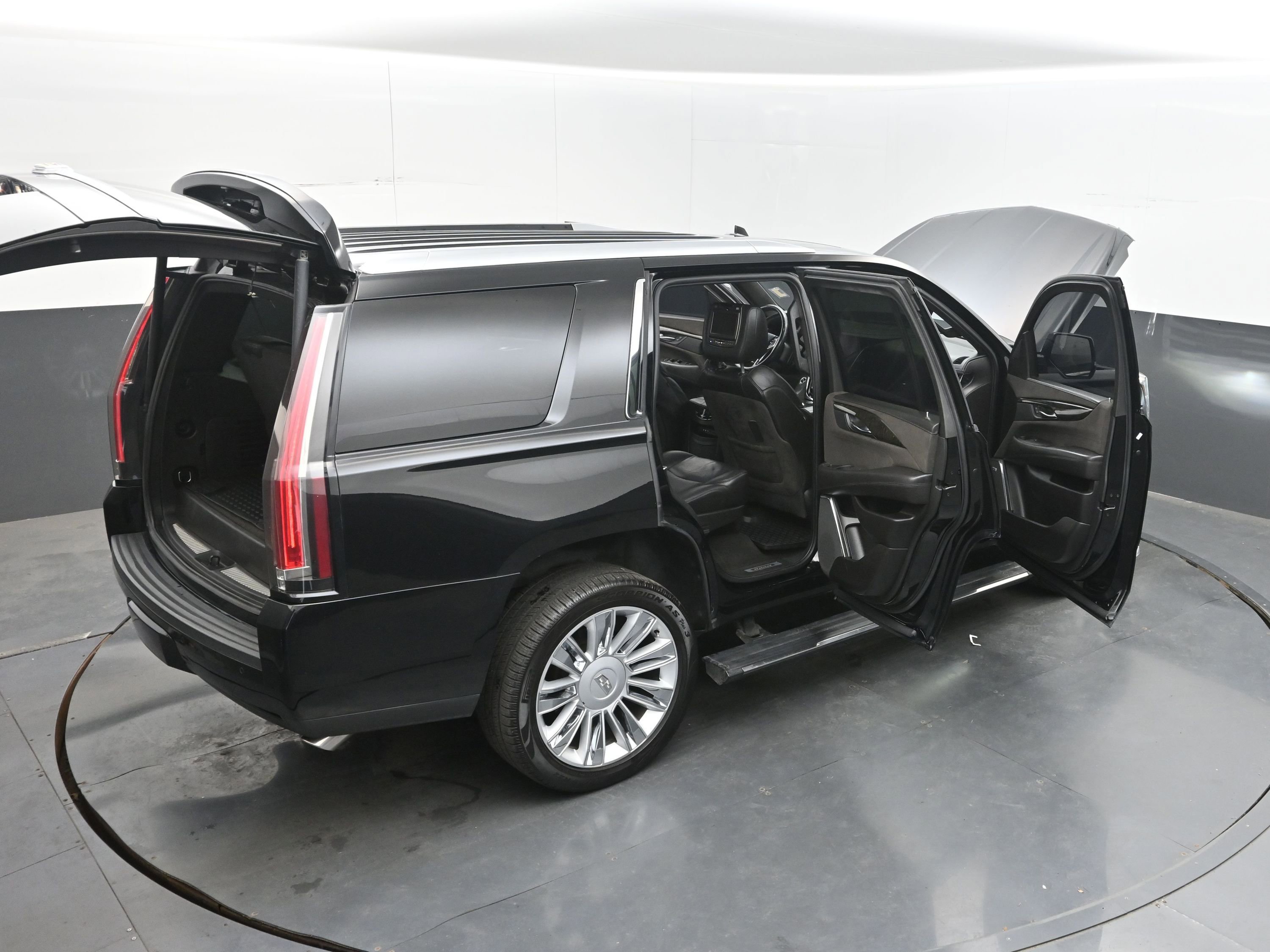 Used 2016 Cadillac Escalade Platinum AWD/4WD image 45