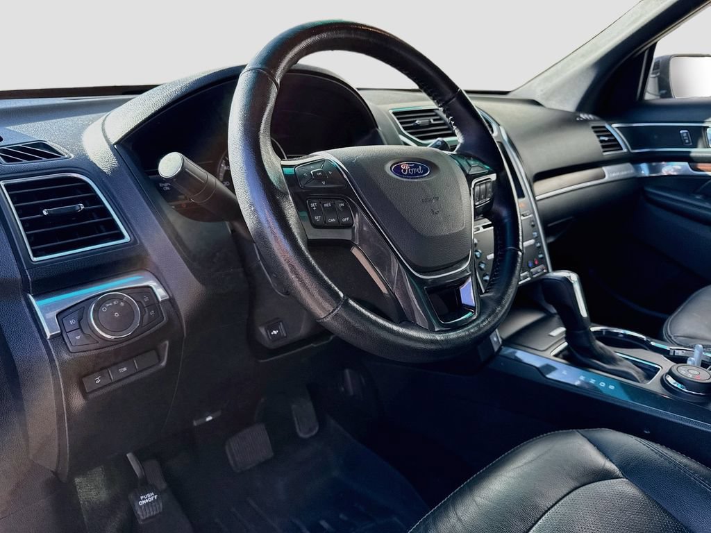 Used 2016 Ford Explorer Limited w/ Equipment Group 301A AWD/4WD image 9