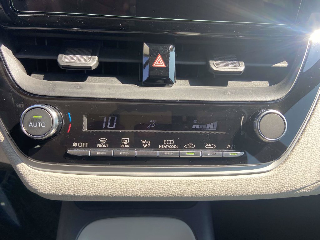 Used 2025 Toyota Corolla LE FWD image 21