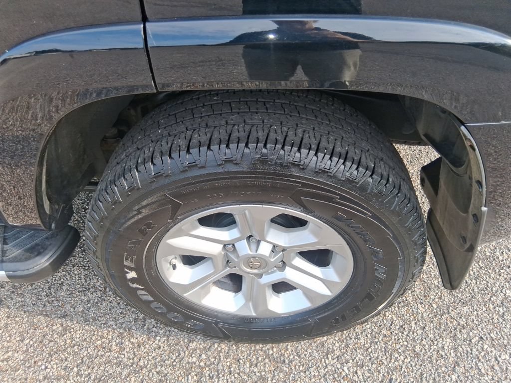 Used 2018 Toyota 4Runner SR5 Premium AWD/4WD image 9