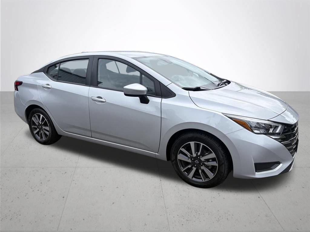 Used 2025 Nissan Versa SV FWD image 2