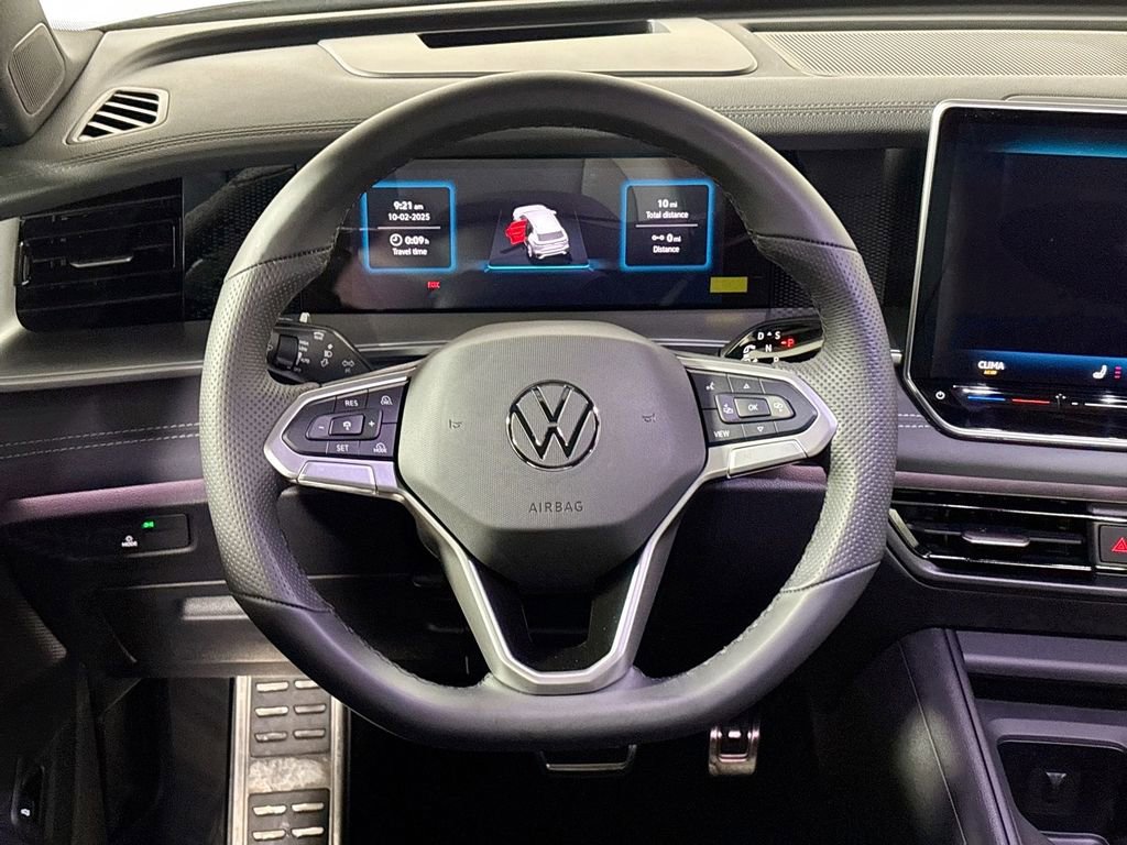 New 2025 Volkswagen Tiguan SE R-Line image 13