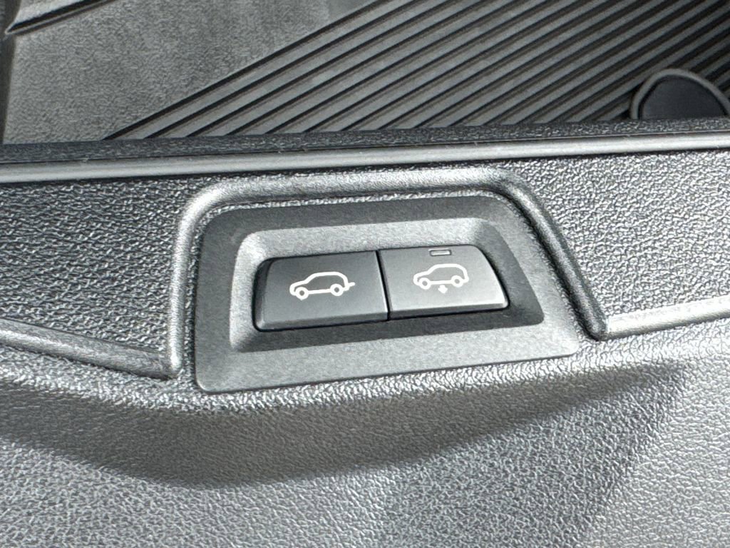 Used 2024 BMW X7 xDrive40i w/ Premium Package image 35