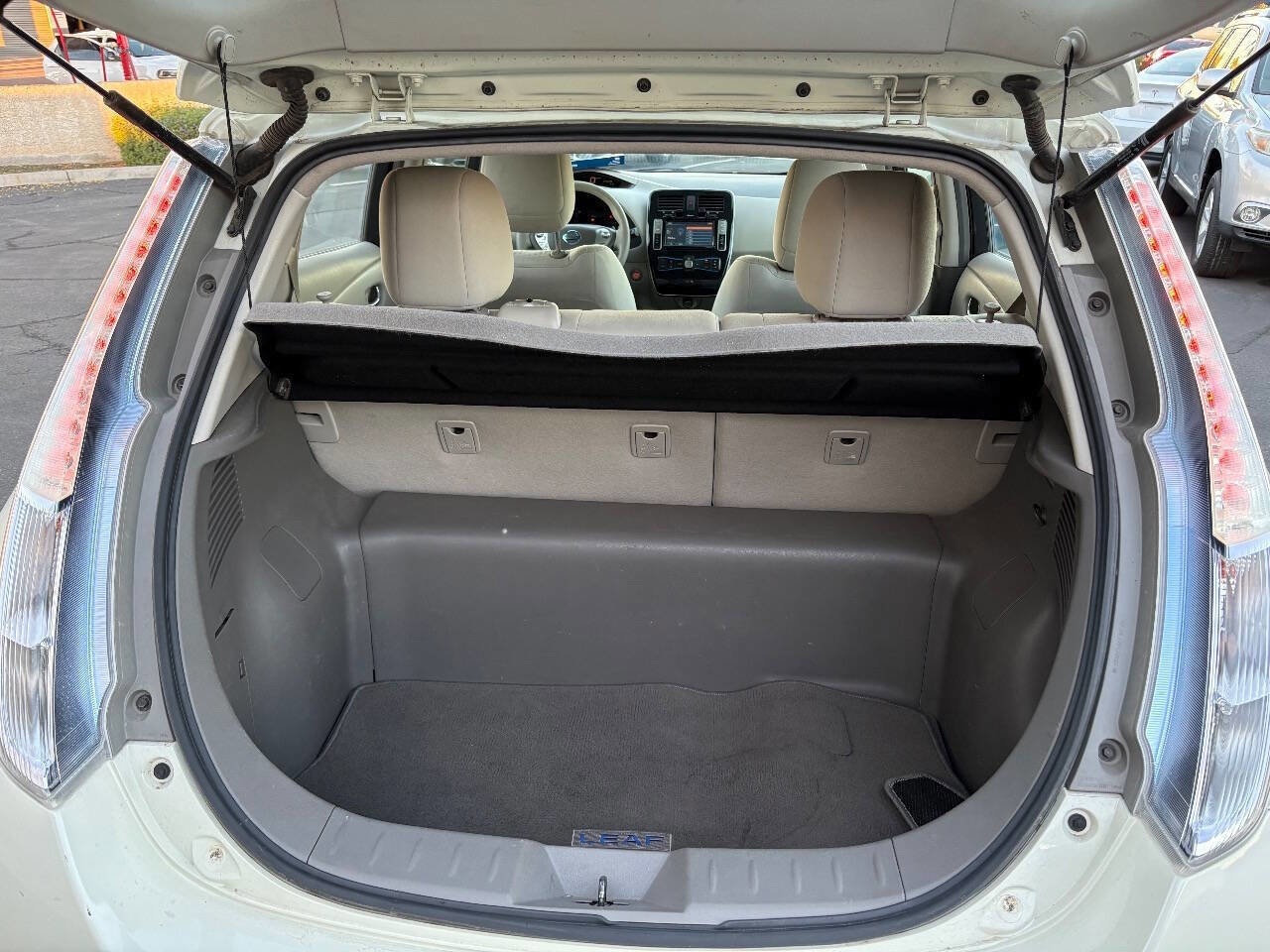 Used 2011 Nissan Leaf SL image 26