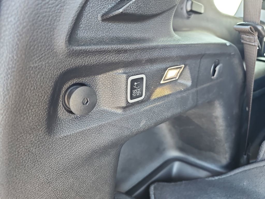 Used 2021 Jeep Grand Cherokee L Laredo w/ Luxury Tech Group I image 18