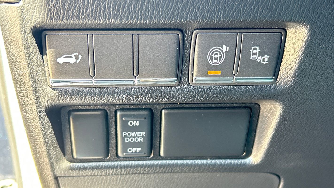 Used 2016 INFINITI QX80 4WD w/ Deluxe Technology Package image 17