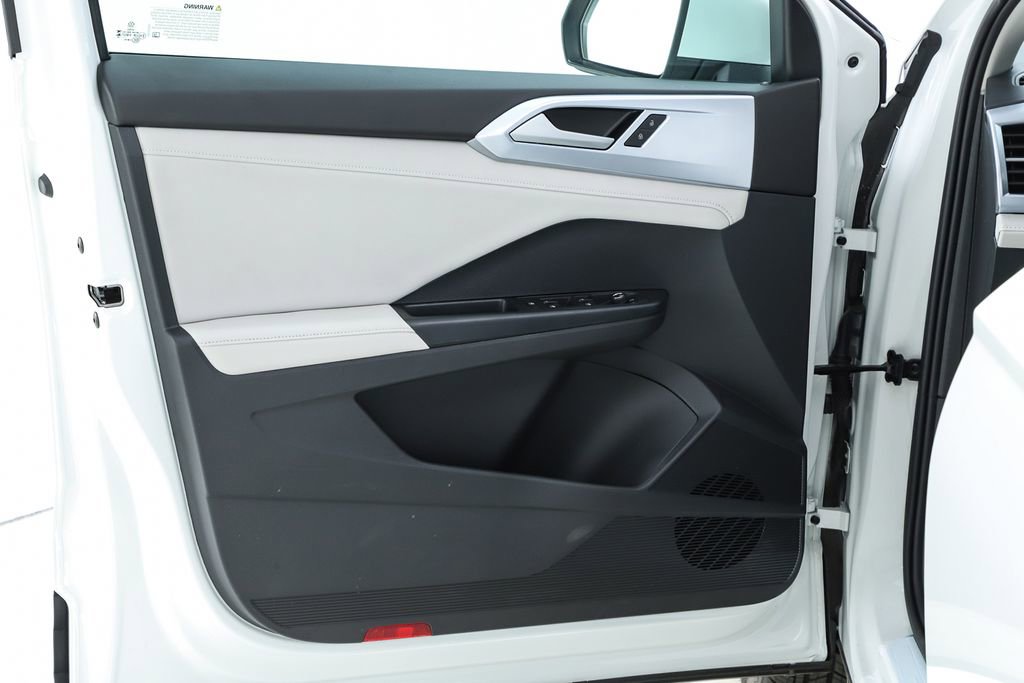 New 2026 Volkswagen Taos SE FWD image 18