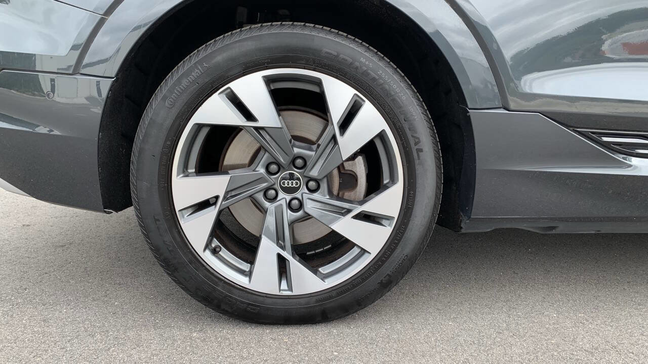 Used 2021 Audi e-tron Prestige w/ Prestige Package AWD/4WD image 18