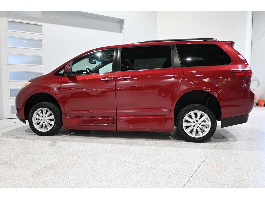 Used 2015 Toyota Sienna XLE Premium FWD image 9