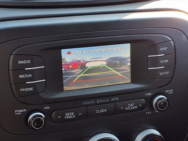 Used 2016 Kia Soul + image 7