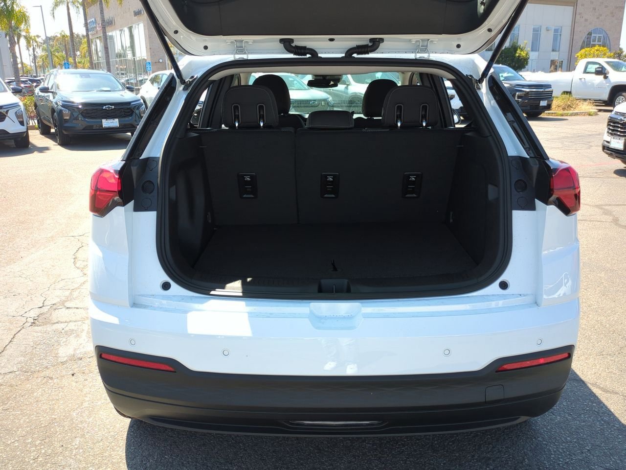 New 2027 Chevrolet Bolt LT w/ Comfort Package FWD image 24