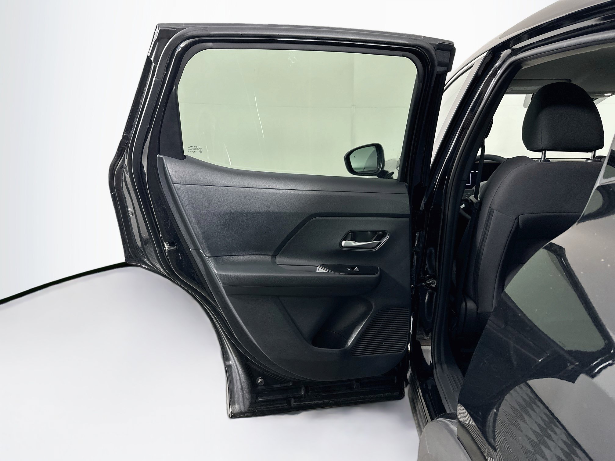Used 2025 Nissan Kicks SV AWD/4WD image 24