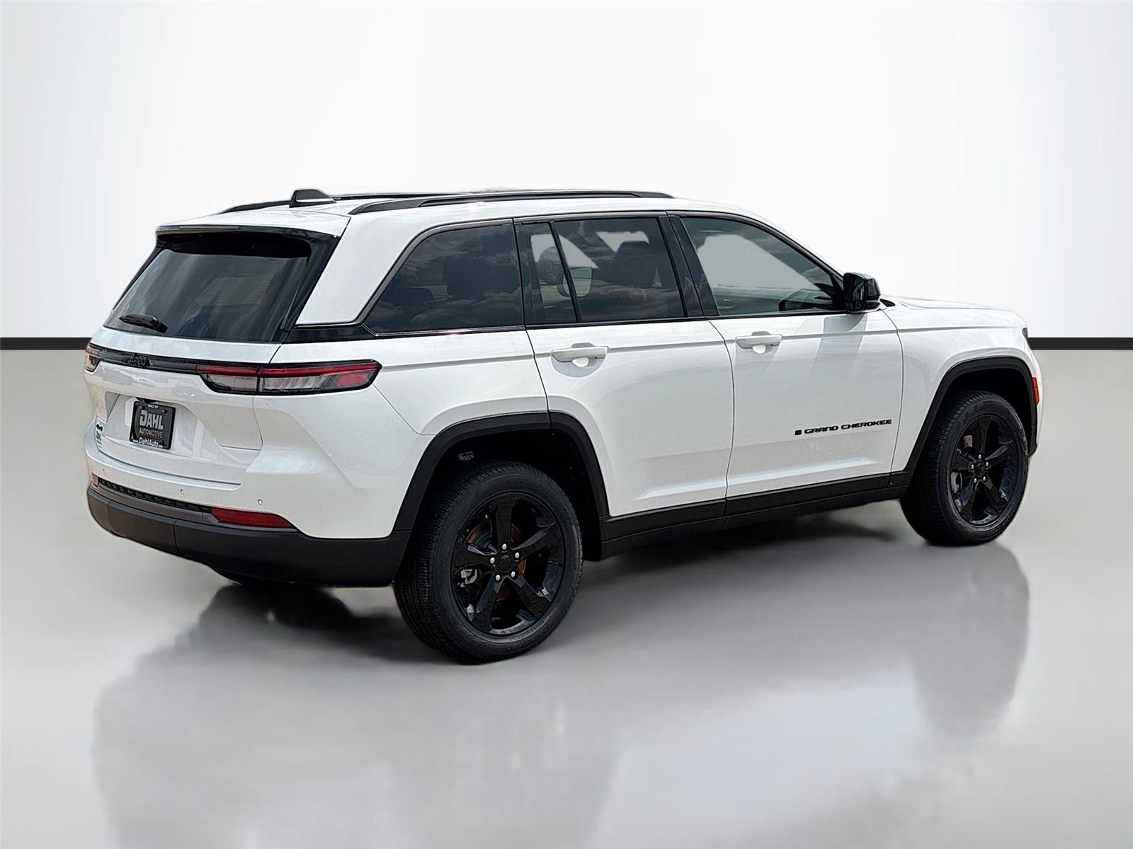 New 2026 Jeep Grand Cherokee Limited w/ Limited Altitude Package AWD/4WD image 13