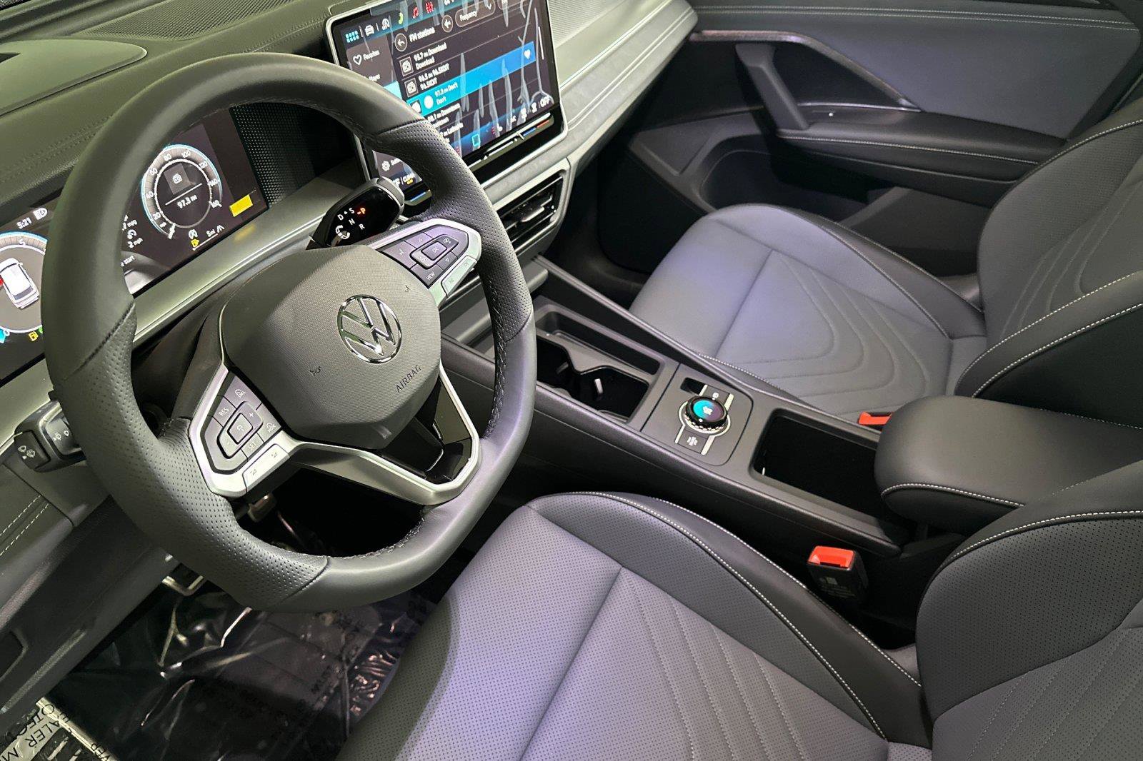 New 2026 Volkswagen Tiguan SE R-Line image 9