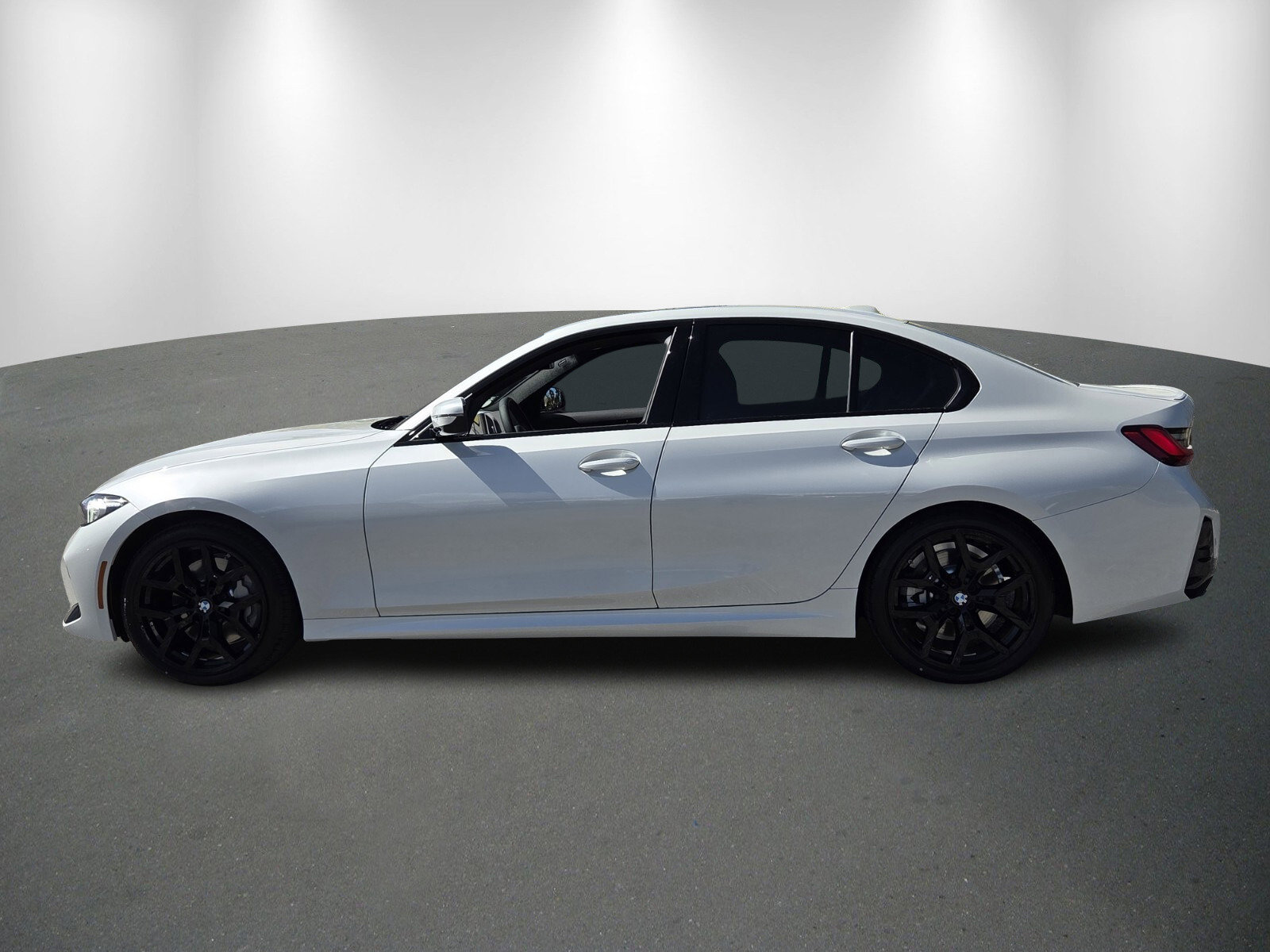 New 2026 BMW 330i xDrive Sedan w/ M Sport Package image 4